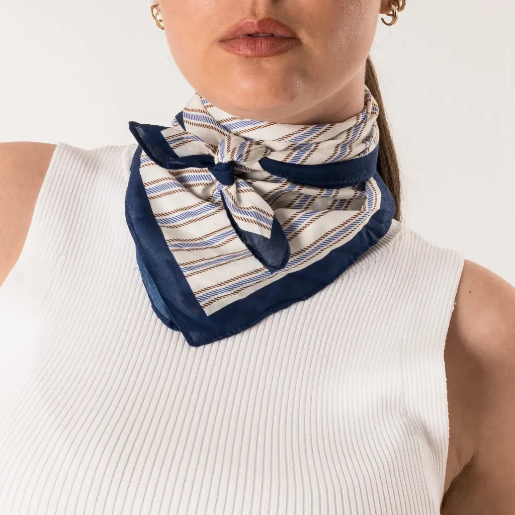 ISSONE-FOULARD A MOTIF FEMME